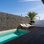 Villa Victoria - *